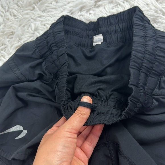 Lululemon Tracker Short III *4-way Stretch Black - Picture 3 of 8